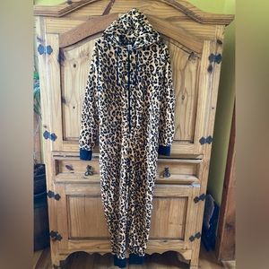 Women Arctic Trail brown black cheetah hooded 1 piece pajamas size XL